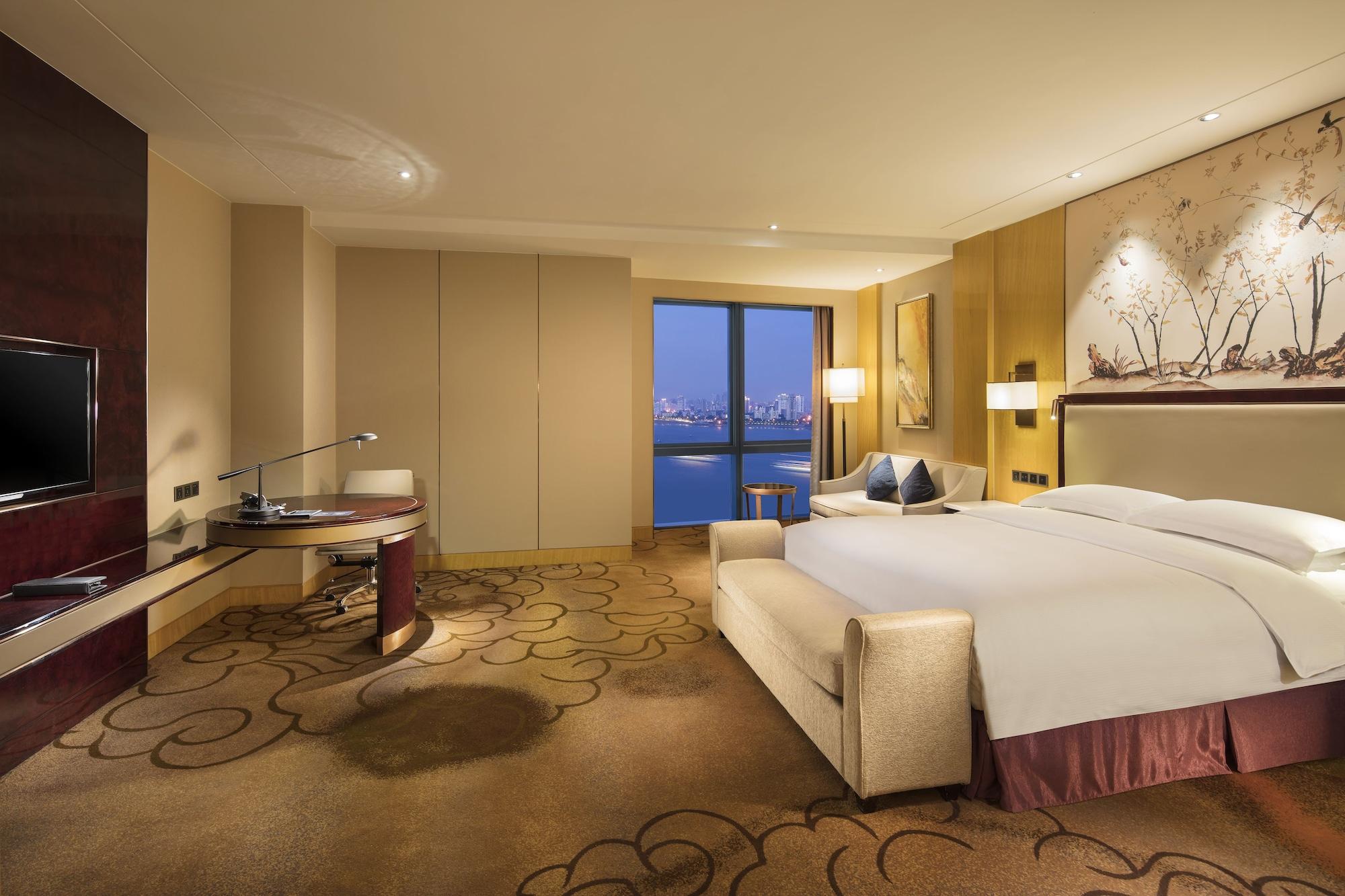 Hilton Wuhan Yangtze Riverside Ngoại thất bức ảnh