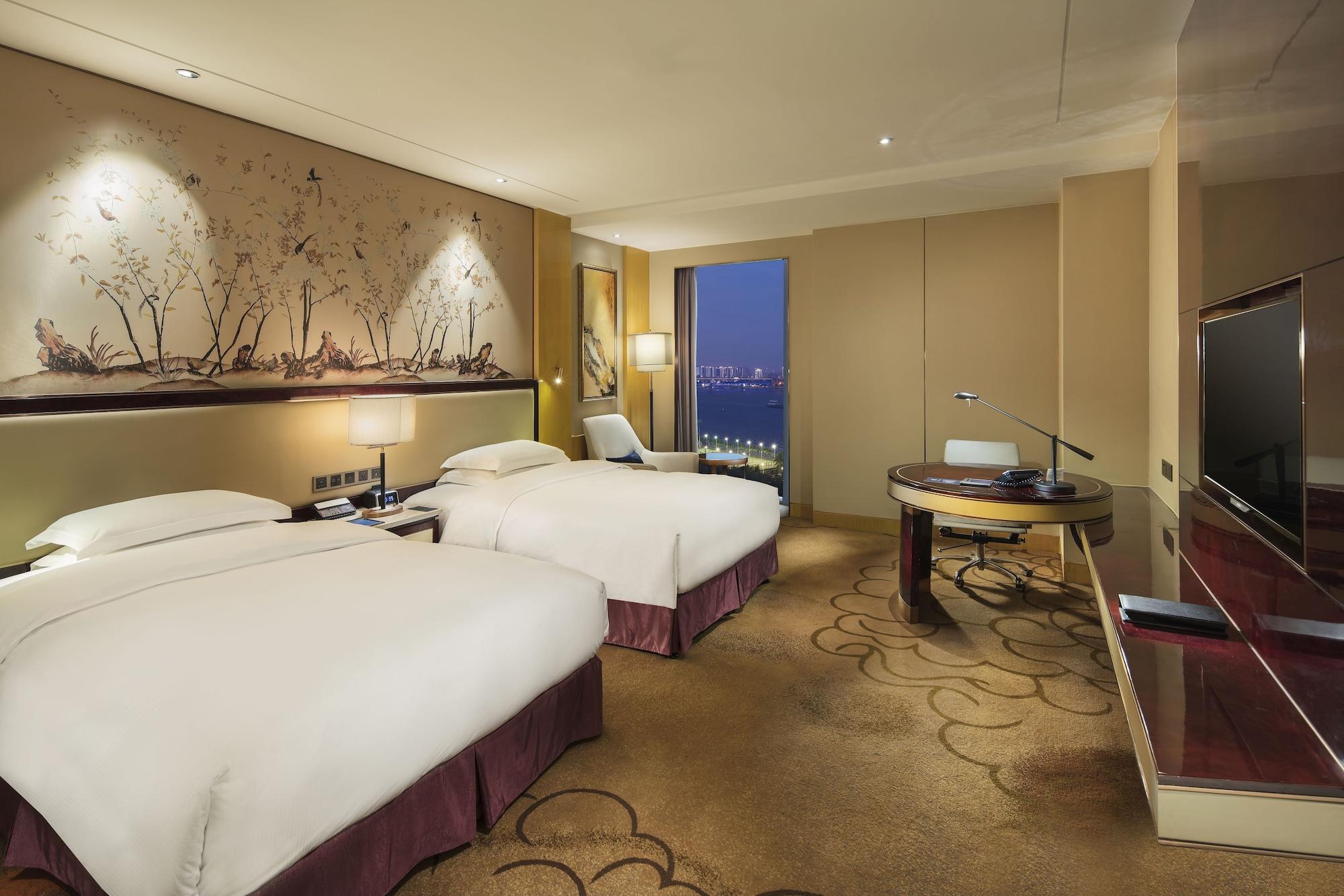Hilton Wuhan Yangtze Riverside Ngoại thất bức ảnh