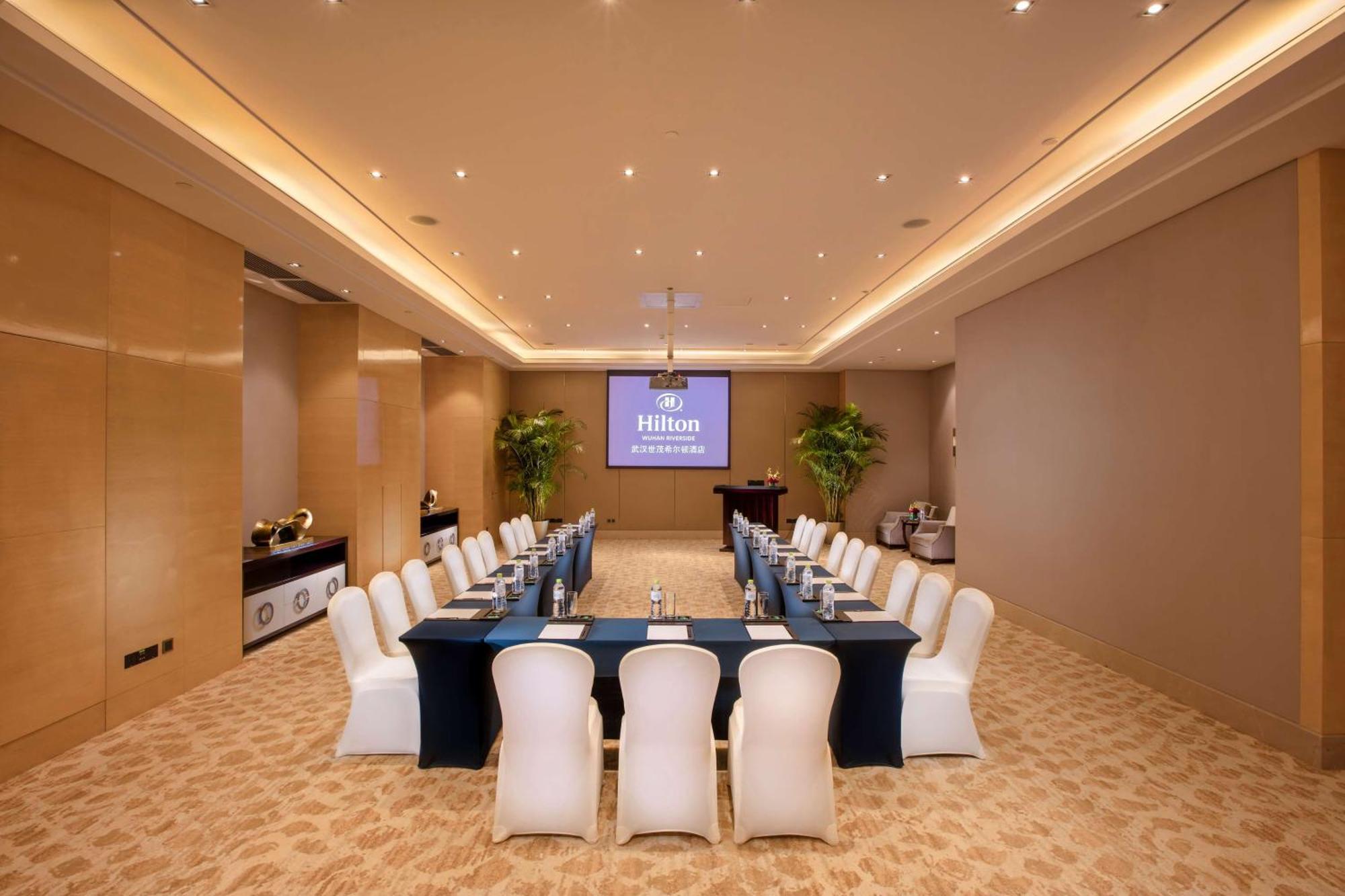 Hilton Wuhan Yangtze Riverside Ngoại thất bức ảnh