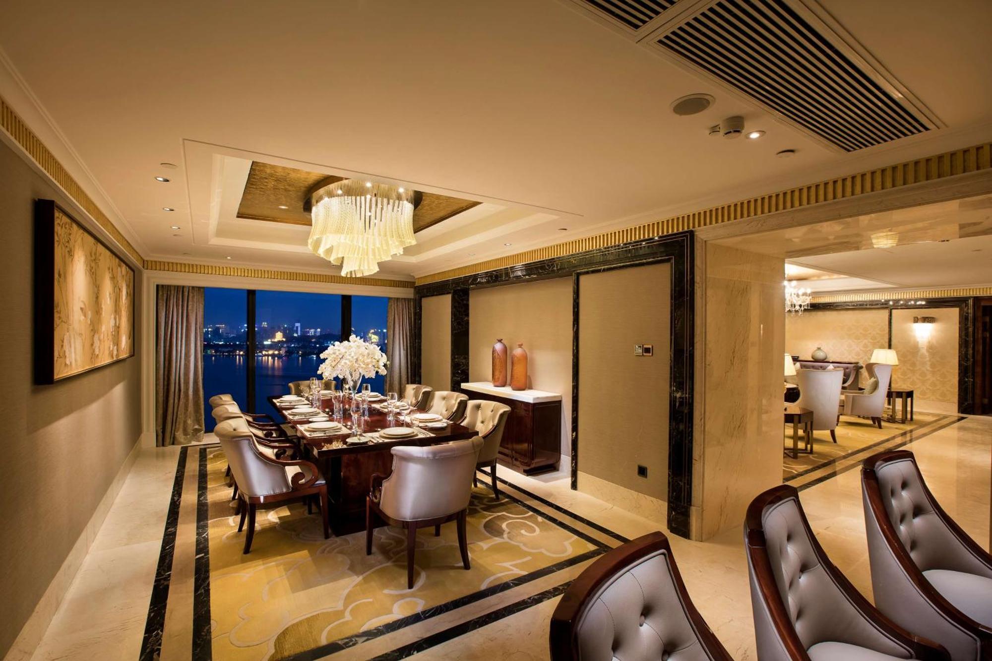 Hilton Wuhan Yangtze Riverside Ngoại thất bức ảnh