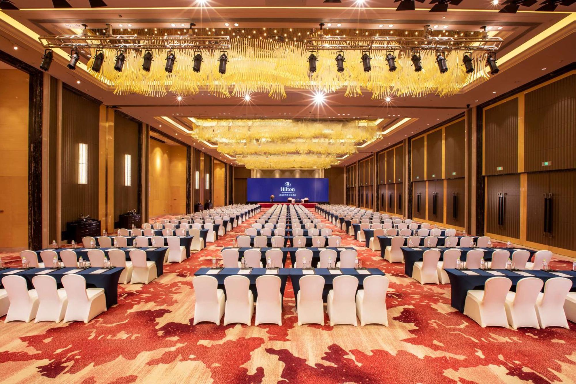 Hilton Wuhan Yangtze Riverside Ngoại thất bức ảnh