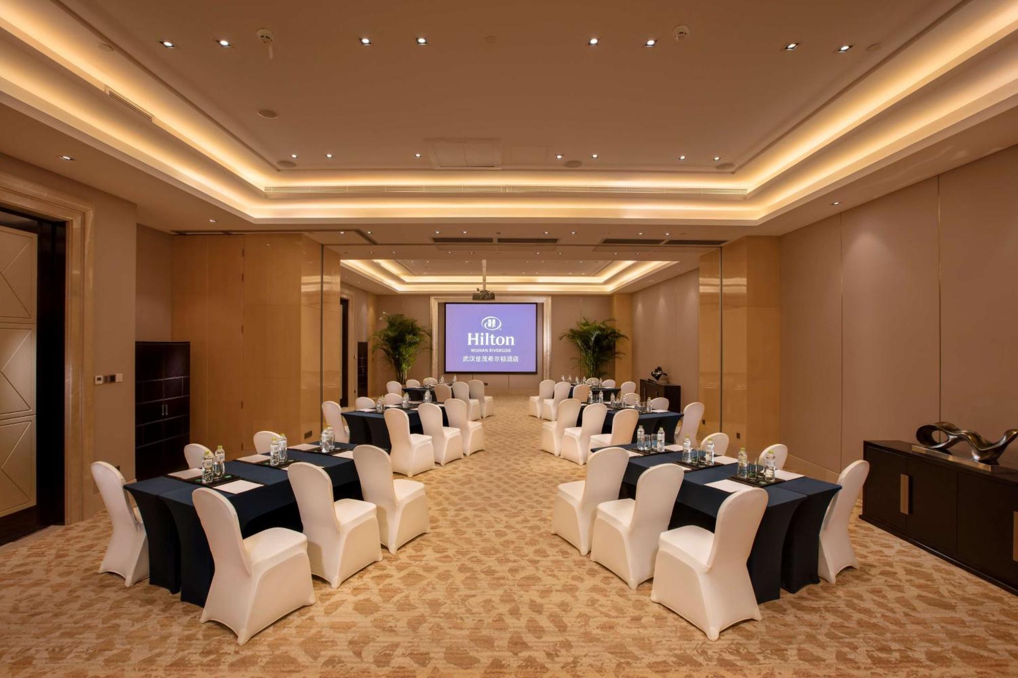 Hilton Wuhan Yangtze Riverside Ngoại thất bức ảnh