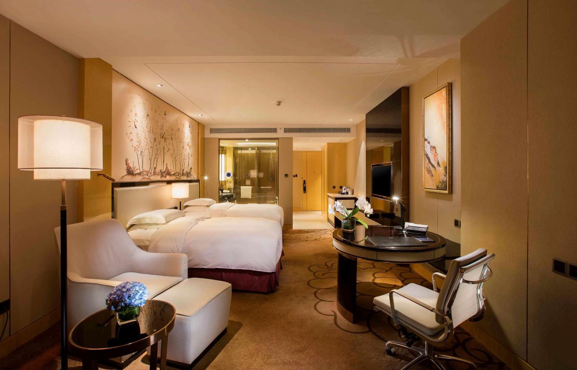 Hilton Wuhan Yangtze Riverside Ngoại thất bức ảnh