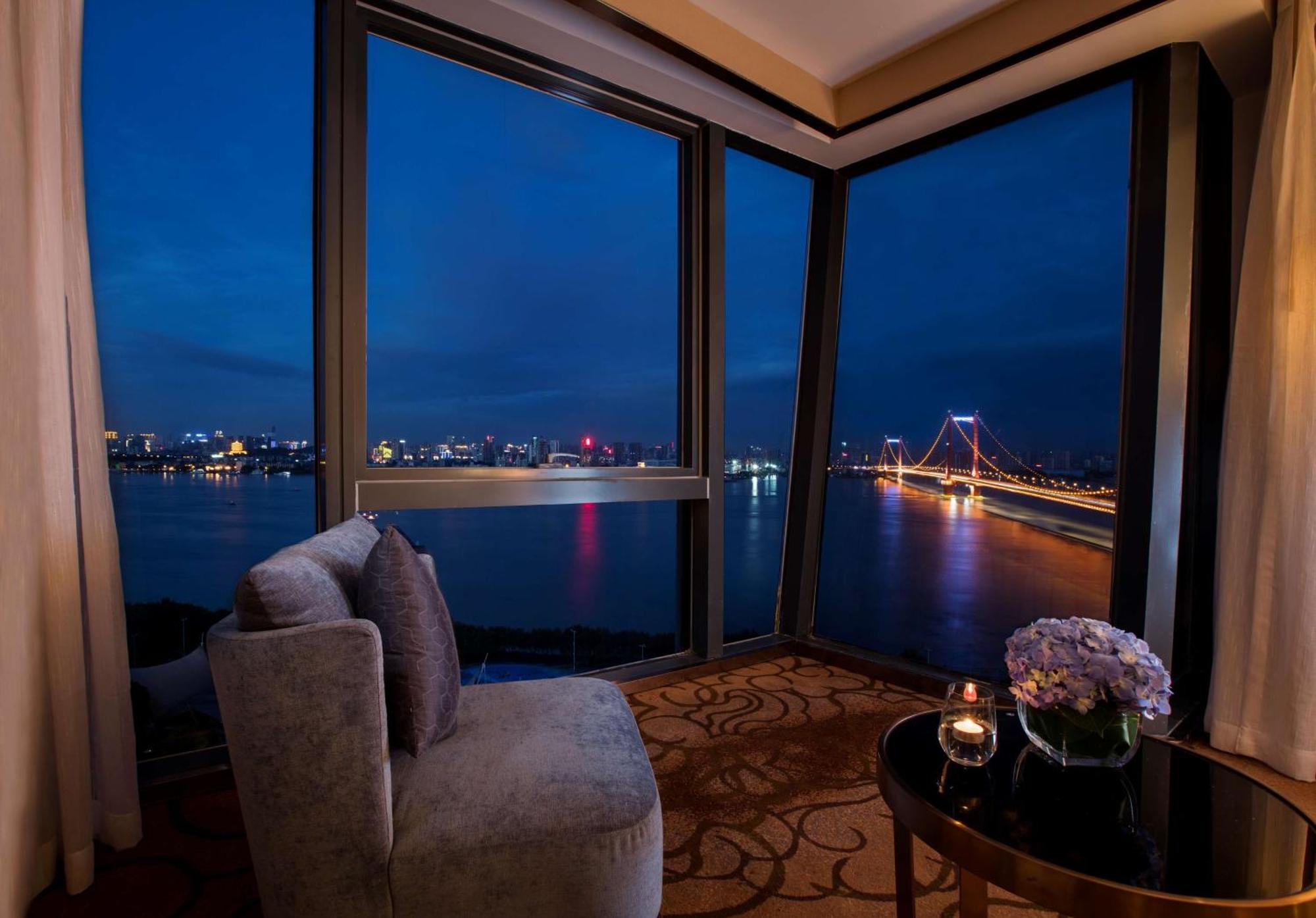 Hilton Wuhan Yangtze Riverside Ngoại thất bức ảnh