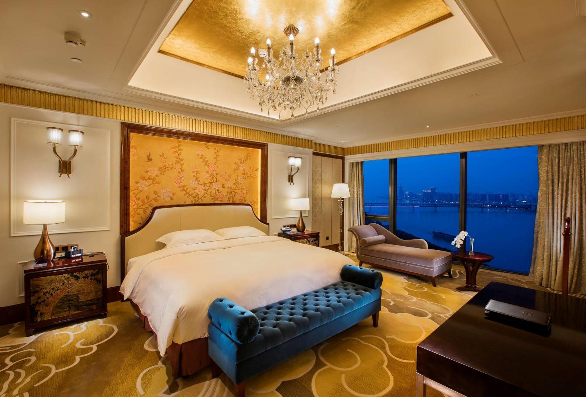Hilton Wuhan Yangtze Riverside Ngoại thất bức ảnh