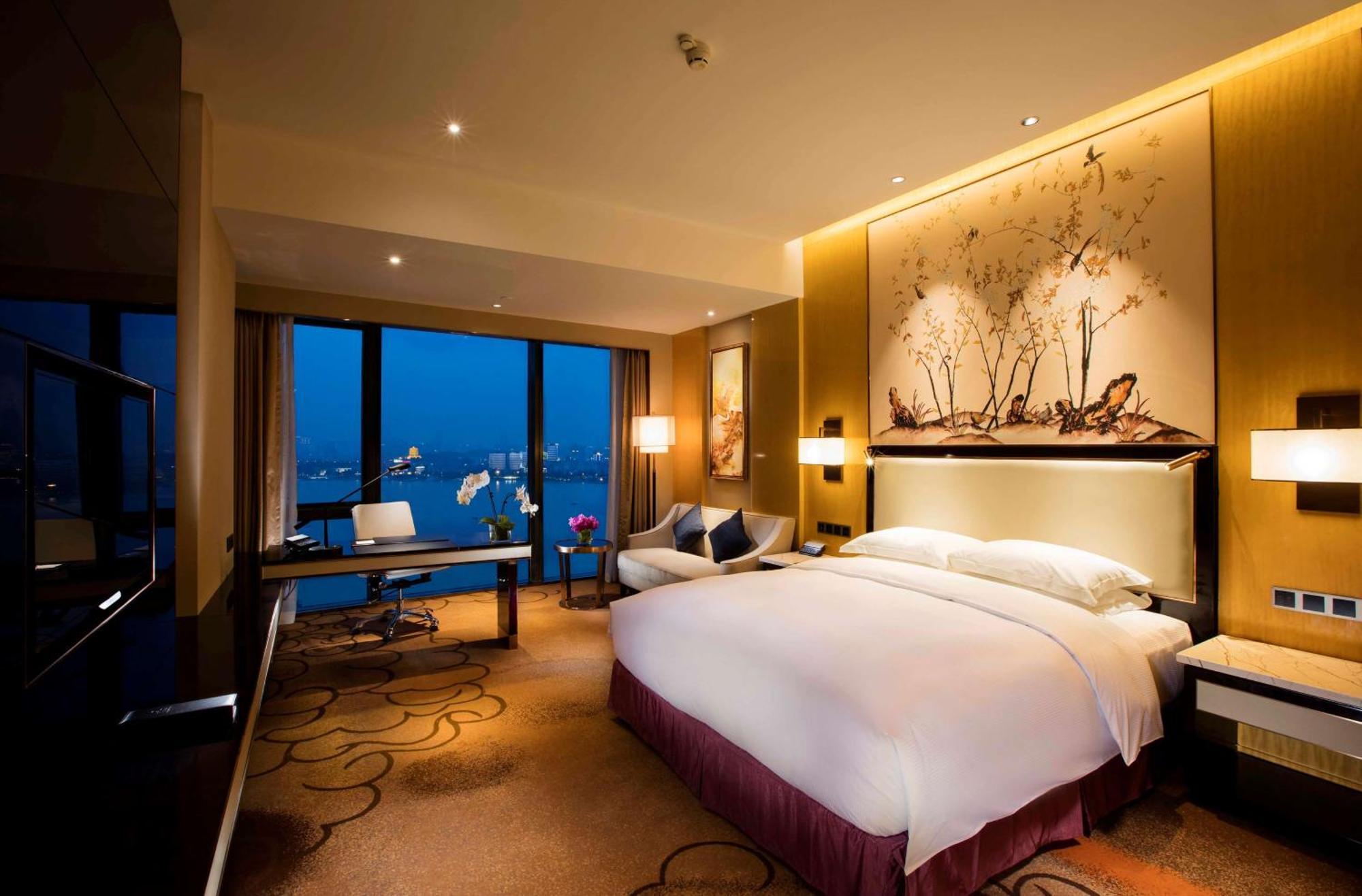 Hilton Wuhan Yangtze Riverside Ngoại thất bức ảnh