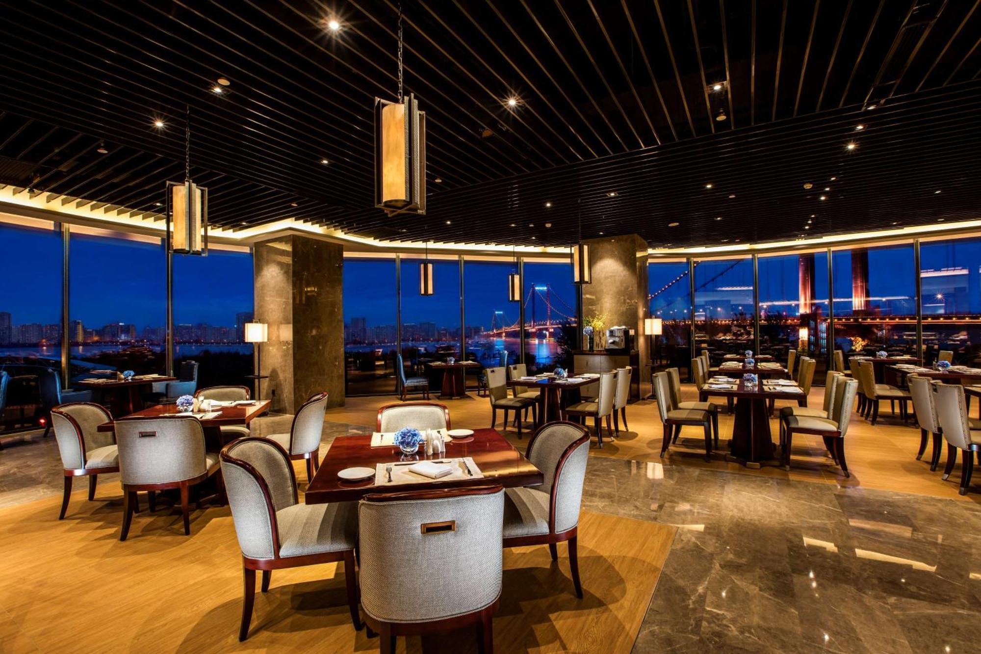 Hilton Wuhan Yangtze Riverside Ngoại thất bức ảnh