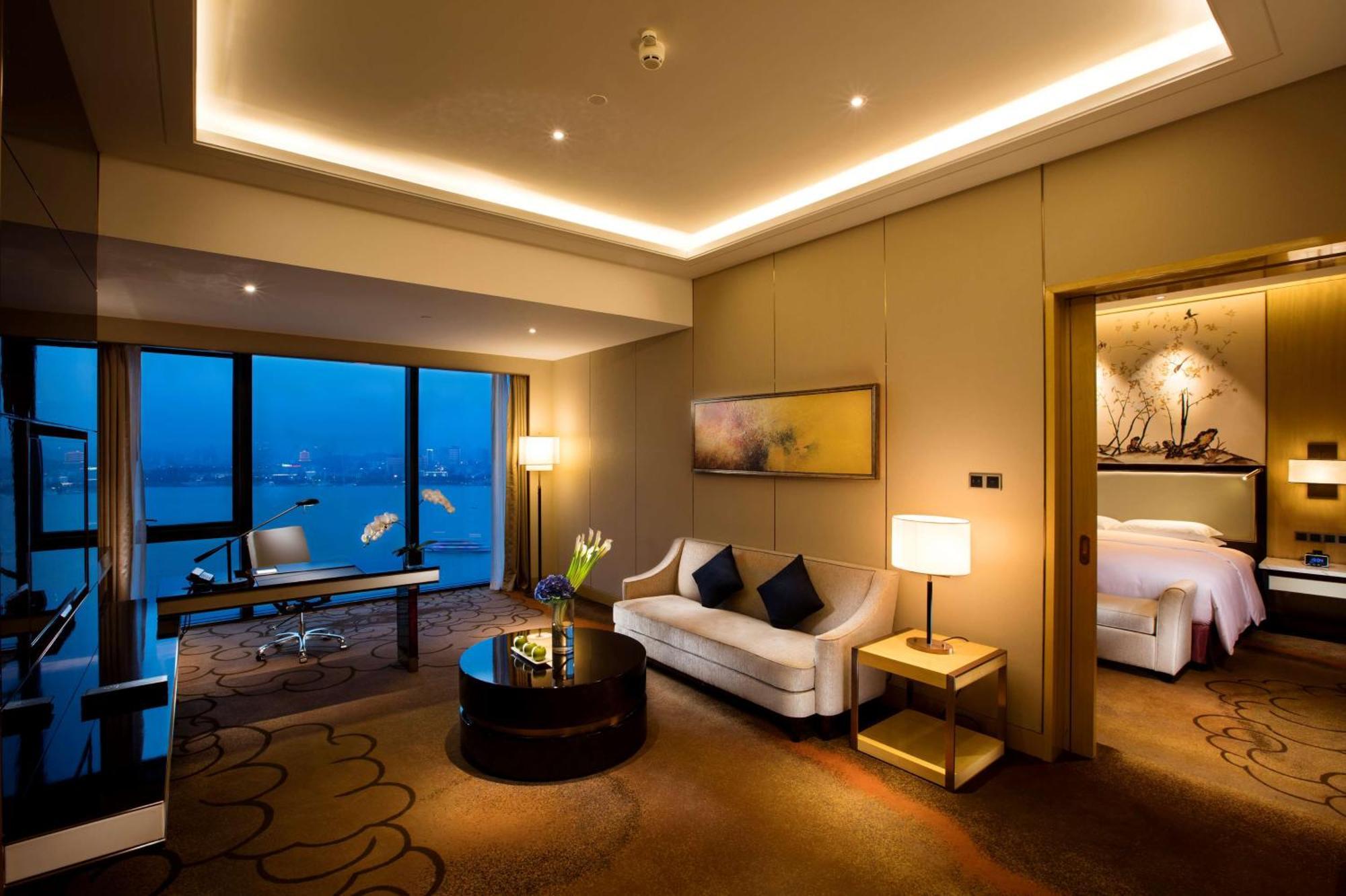 Hilton Wuhan Yangtze Riverside Ngoại thất bức ảnh