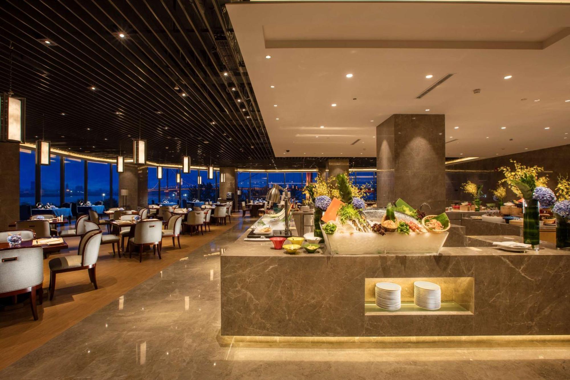 Hilton Wuhan Yangtze Riverside Ngoại thất bức ảnh