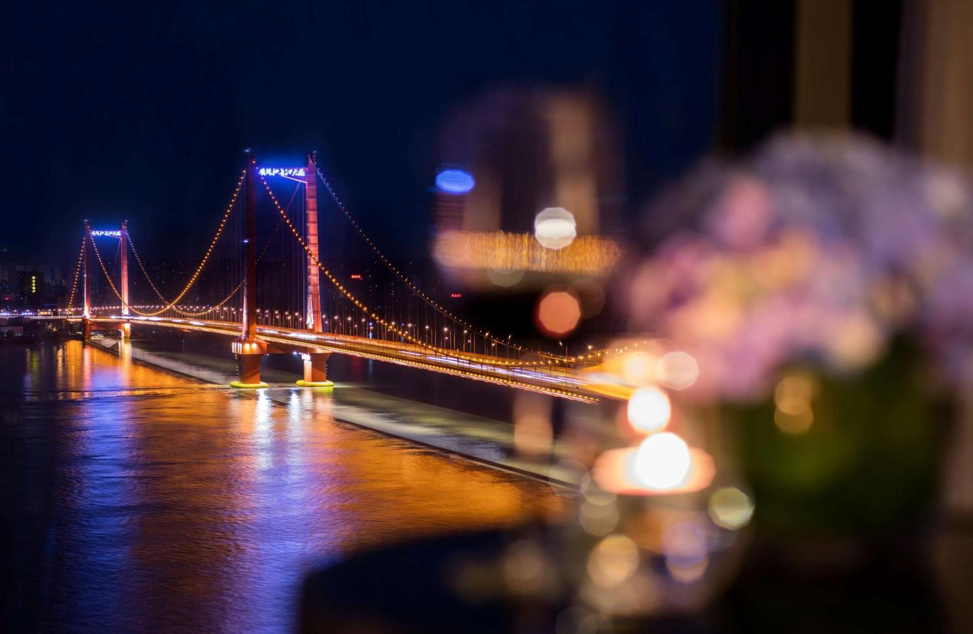Hilton Wuhan Yangtze Riverside Ngoại thất bức ảnh