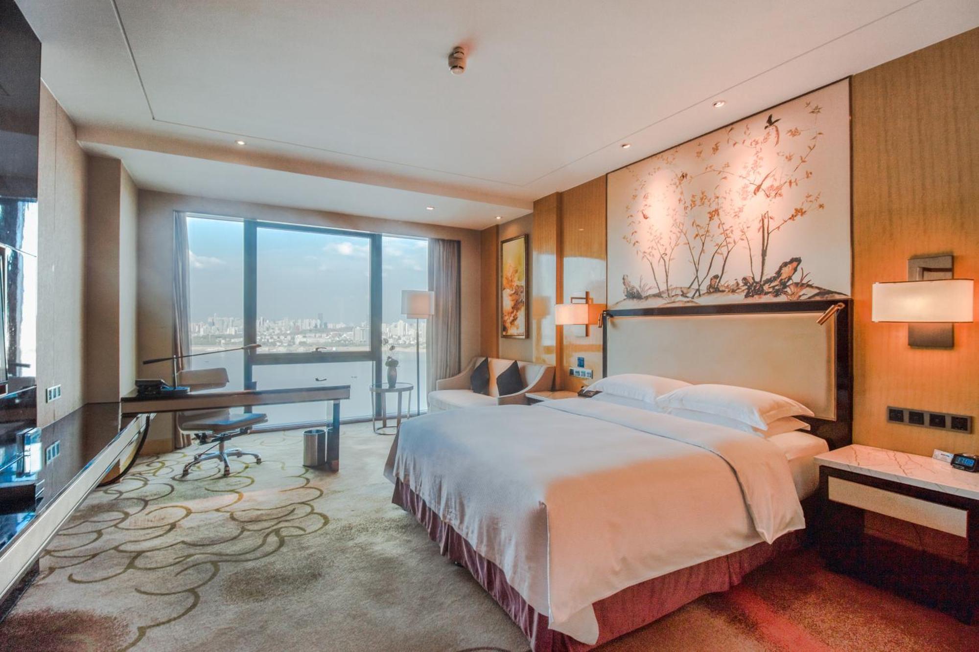 Hilton Wuhan Yangtze Riverside Ngoại thất bức ảnh