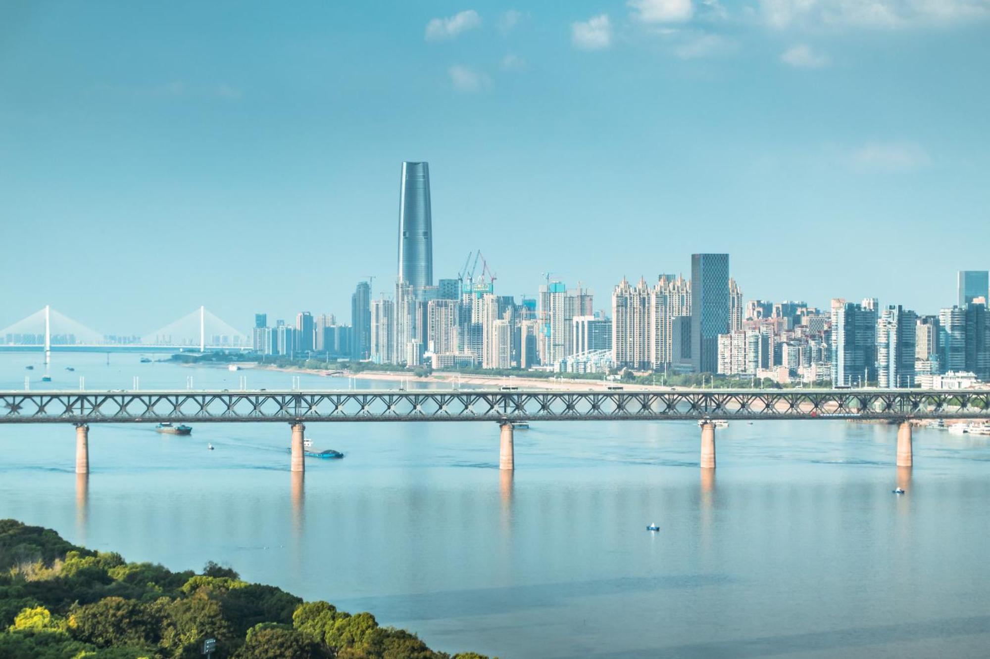 Hilton Wuhan Yangtze Riverside Ngoại thất bức ảnh