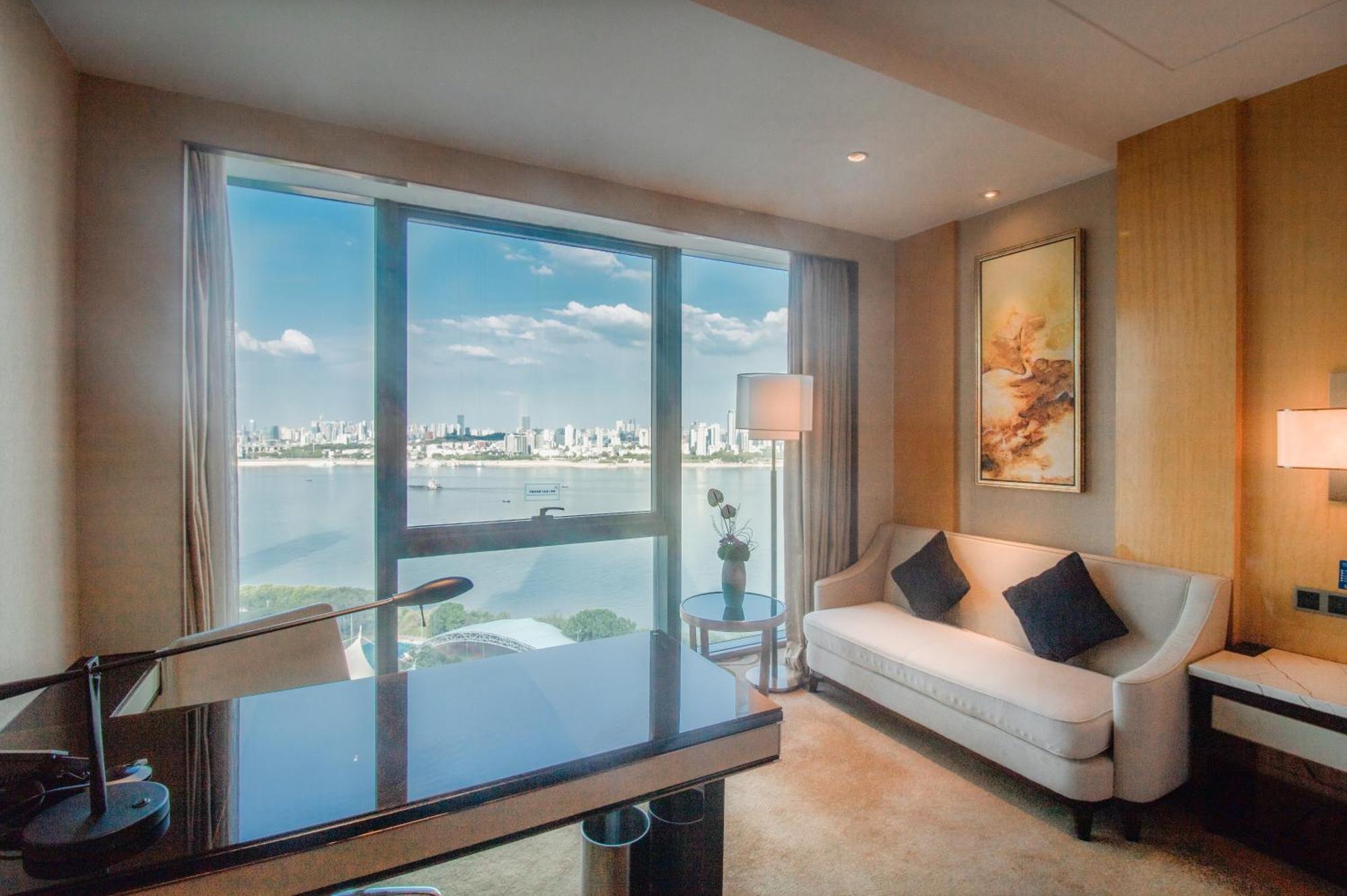 Hilton Wuhan Yangtze Riverside Ngoại thất bức ảnh