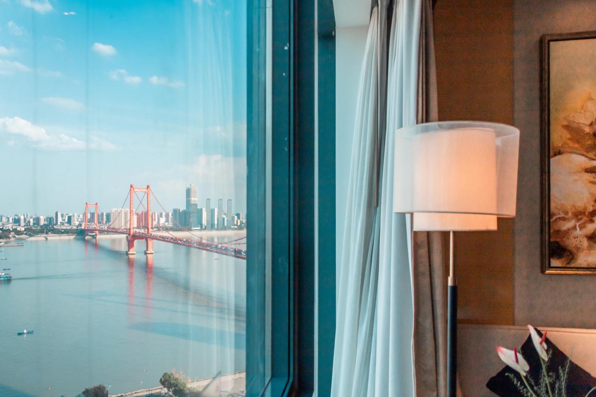 Hilton Wuhan Yangtze Riverside Ngoại thất bức ảnh