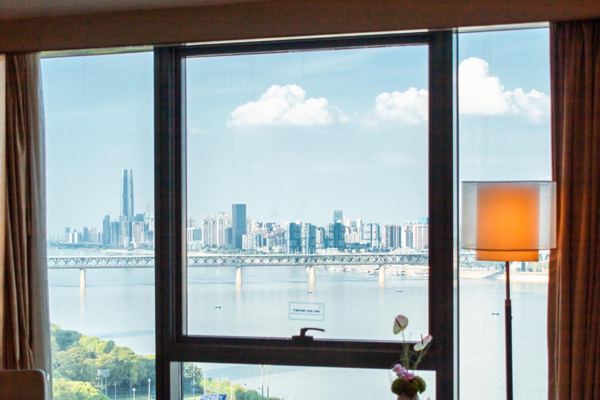 Hilton Wuhan Yangtze Riverside Ngoại thất bức ảnh